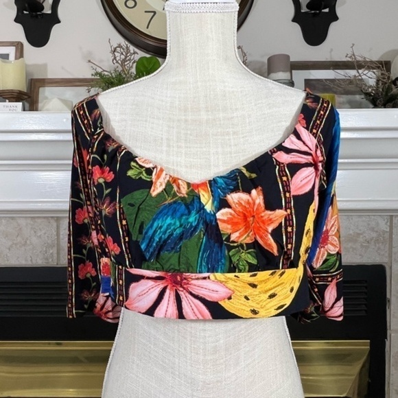 Jijlem Tropical Cropped Top With Own Back - Picture 3 of 10